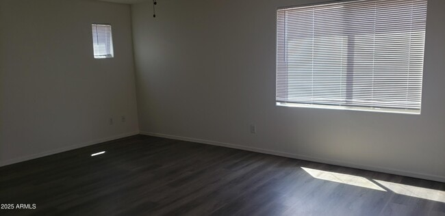Foto del edificio - 1736 S Martingale Rd
