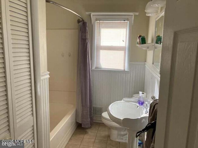 Foto del edificio - 60 Edwards Rd