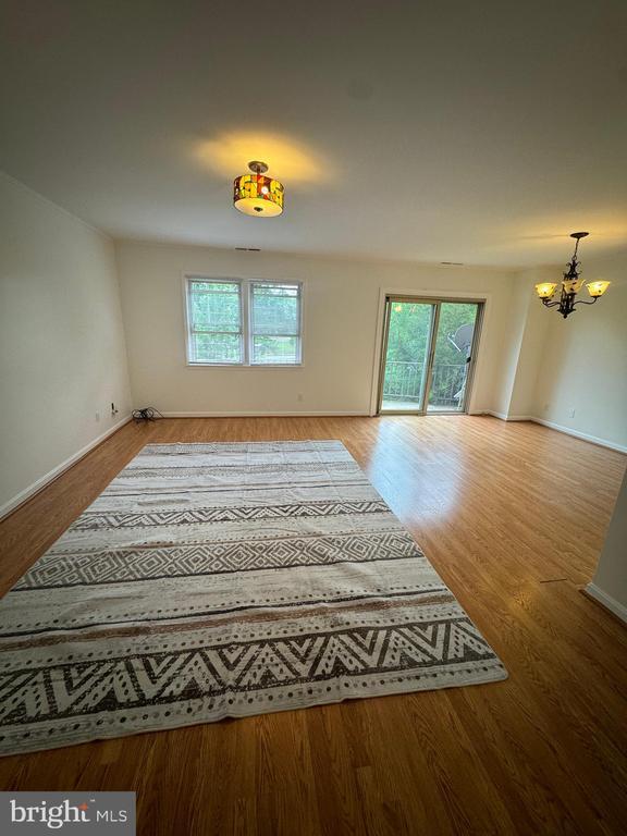 Foto del edificio - 5944 Westchester Park Dr