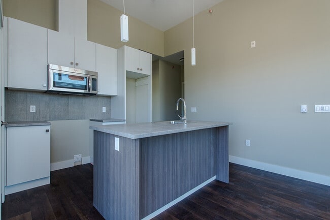 Building Photo - 44565-44565 Vandell Dr
