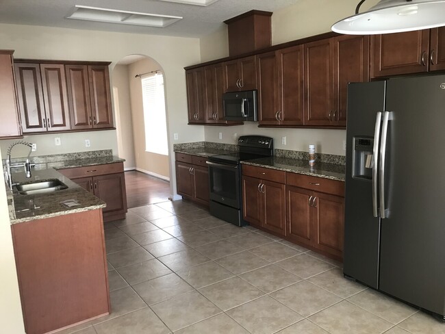 Building Photo - Bella Vida Rental