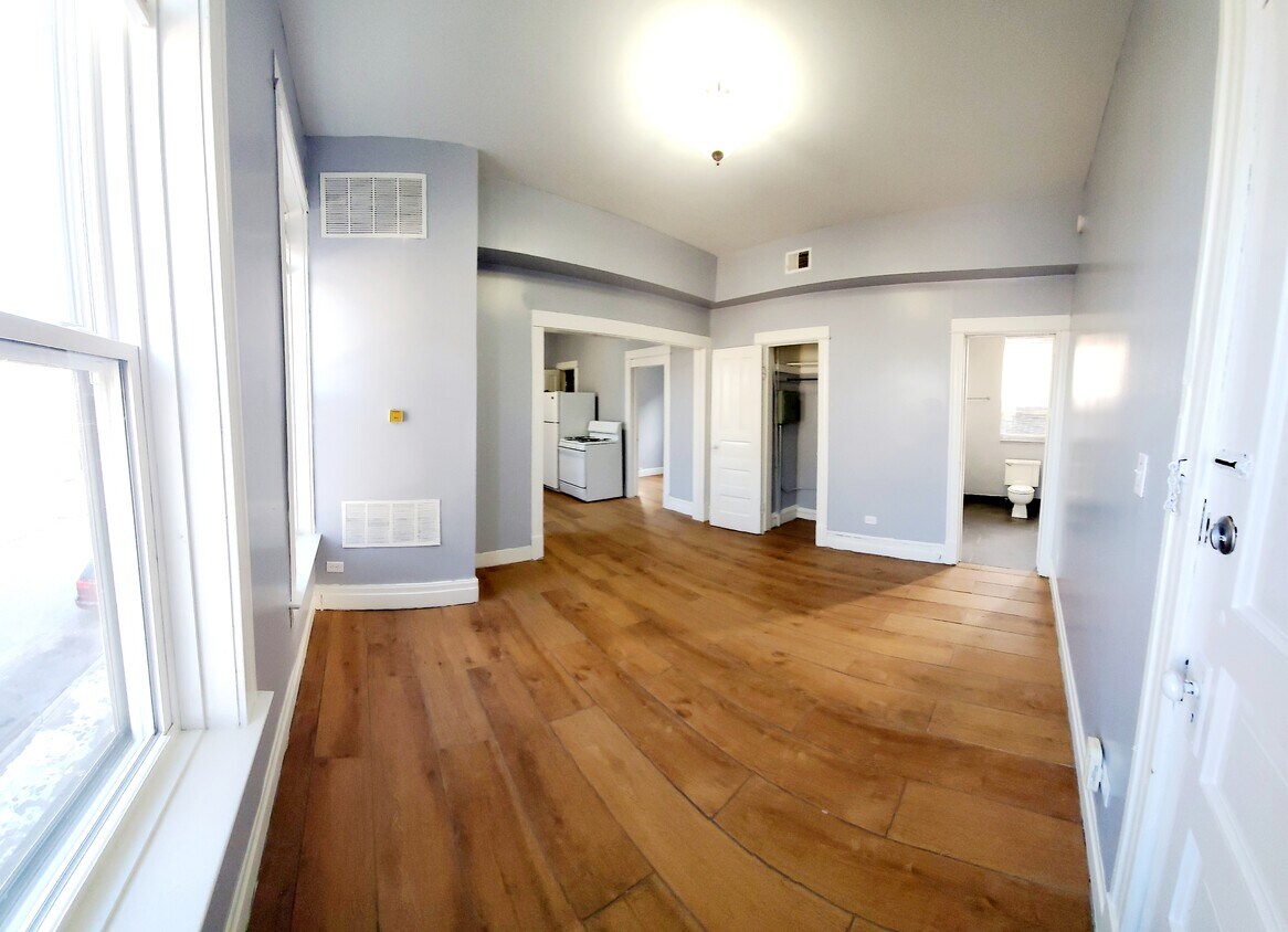 Foto principal - 3601 S Winchester Ave