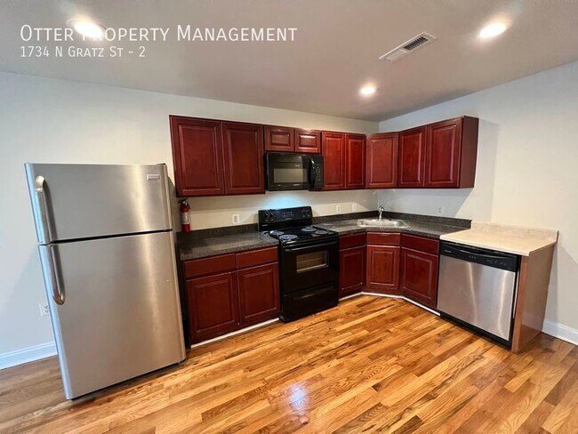 Foto del edificio - 5BR/2BA Second Floor Apartment on Lively G...