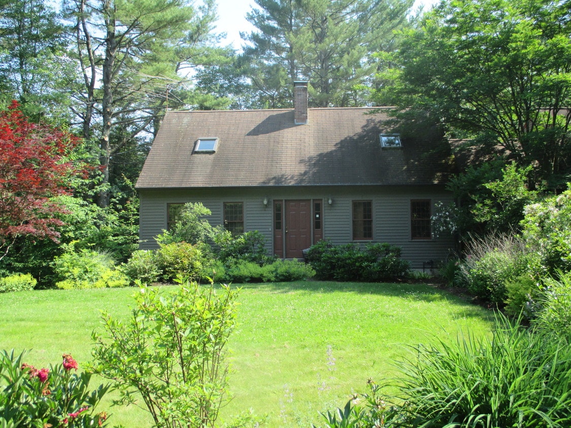367 Ye Olde Canterbury Rd, Northwood, NH 03261 House Rental in