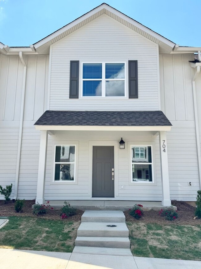 Building Photo - 3260 Academy Dr