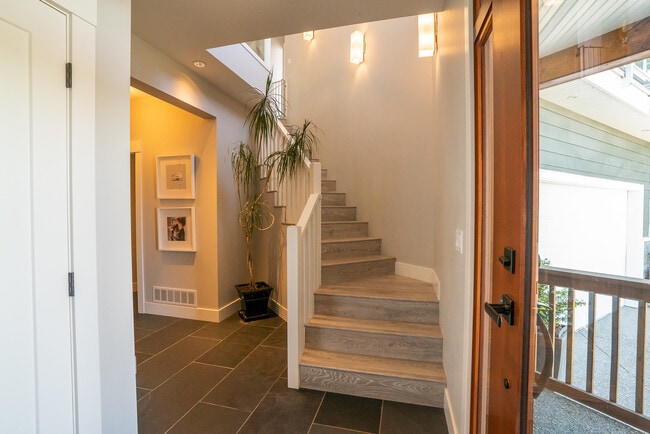 Building Photo - 5361 Royal Sea View