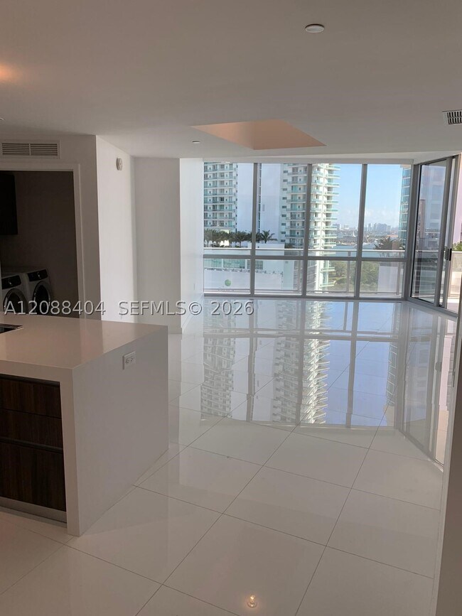Foto del edificio - 851 NE 1st Ave