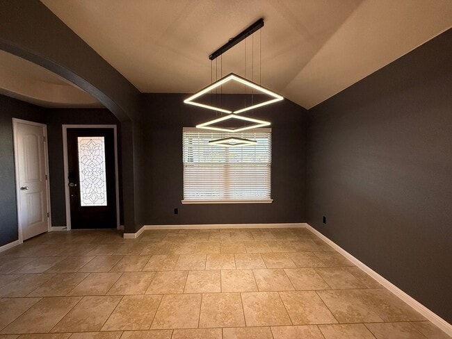 Building Photo - 405 W Vega Ln