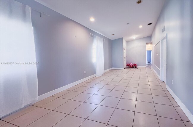 Foto del edificio - 3353 NE 11th Dr