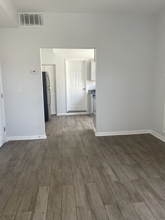 Foto del edificio - 1527 W 18th St