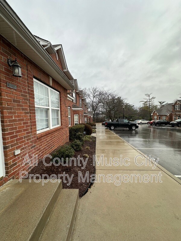 Foto del edificio - 1101 Downs Blvd