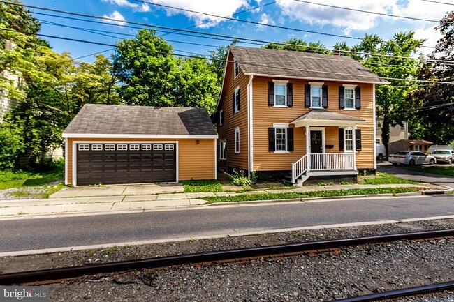 Building Photo - 32 E 3rd St