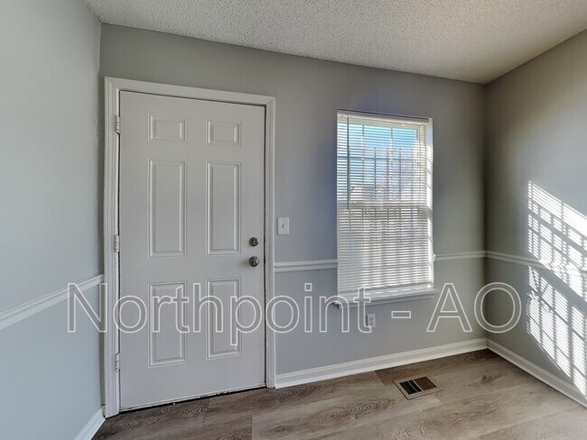 Foto del edificio - 4200 Woodland Ave