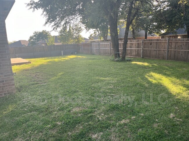Building Photo - 13123 Red Oak Dr