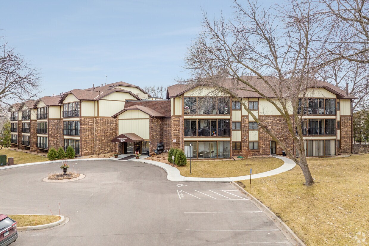 Le Chataignier Apartments in Edina, MN