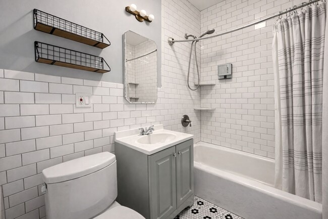 Building Photo - 96-13 Metropolitan Ave