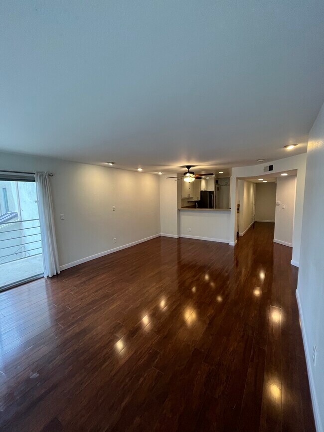 Foto del edificio - 1739 E Broadway