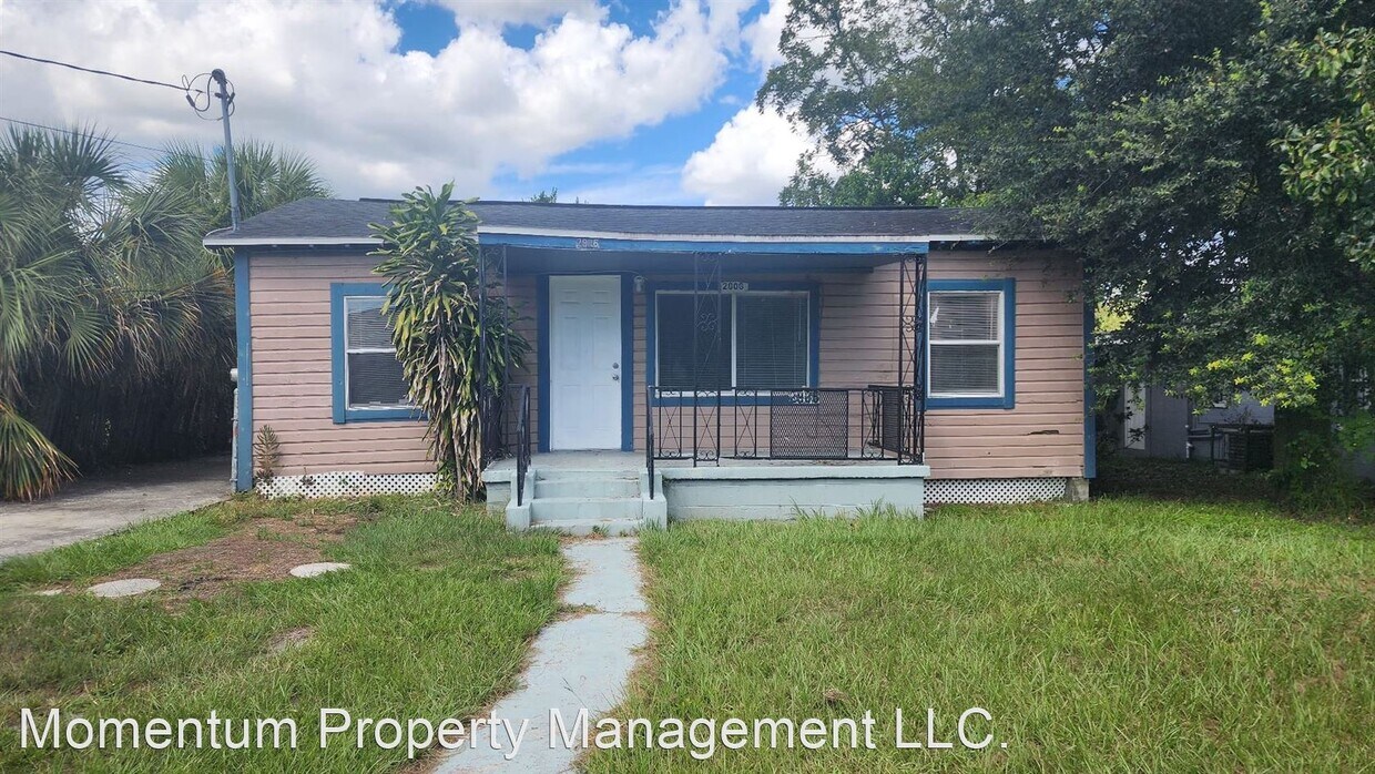 Foto principal - 3 br, 1 bath House - 2906 E. Lake Ave.
