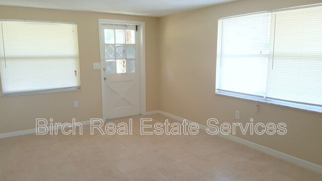 Foto del edificio - 6837 Forest Ave