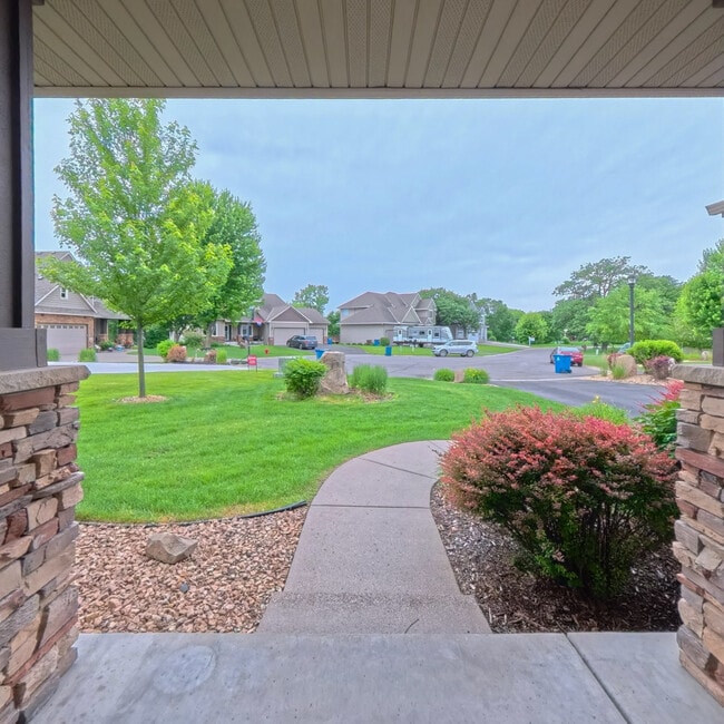 Building Photo - 11956 Castle Rock Ct N