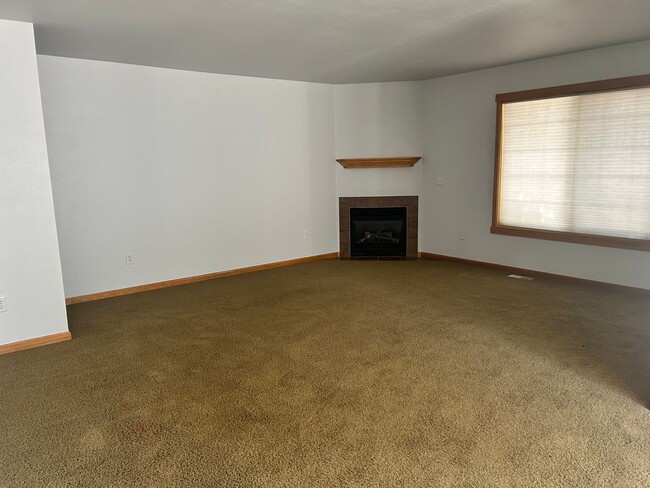 Building Photo - Adorable townhome for rent!