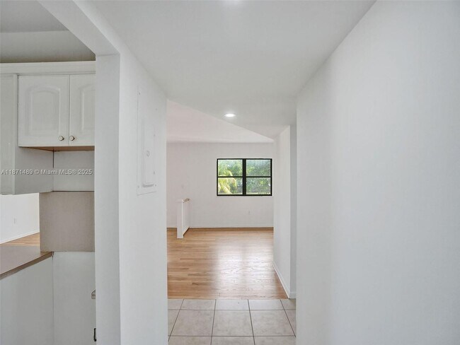 Foto del edificio - 1891 N 61st Ave