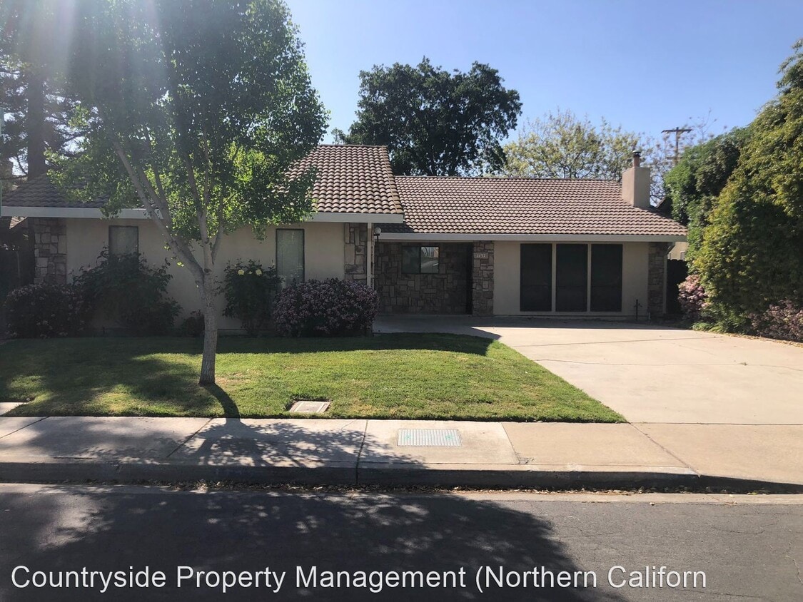 Primary Photo - 3 br, 2.5 bath House - 1137 Lillian Drive