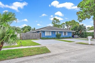 Building Photo - 9050 E Highland Pines Blvd
