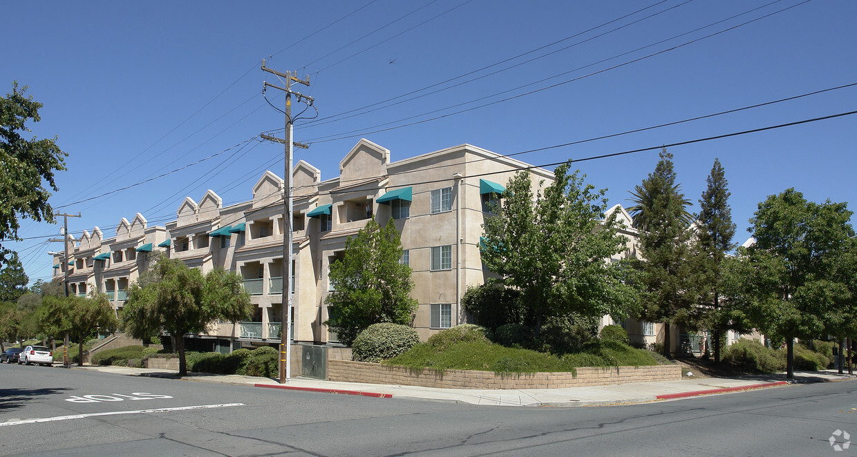 Primary Photo - Casa Del Rio Senior Apartments