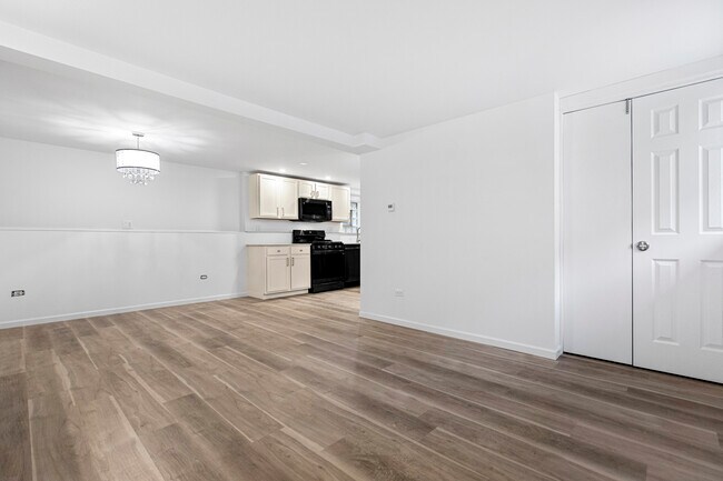 Foto del edificio - 4701 W Berteau Ave