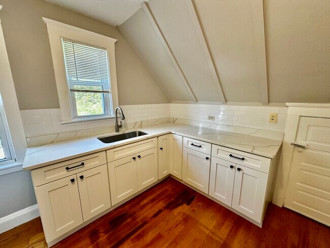 Foto del edificio - 42 Raddin Grove Ave