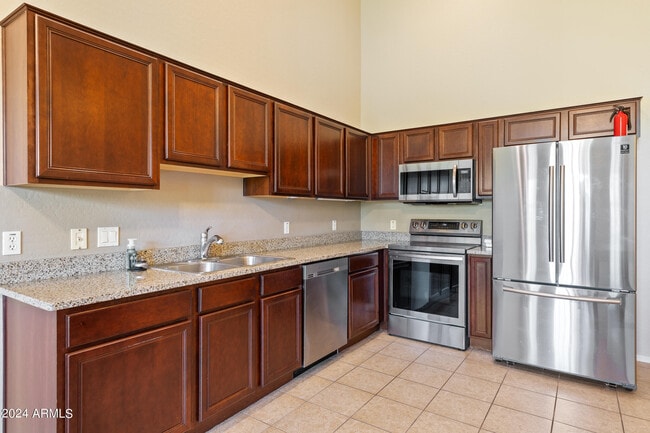 Foto del edificio - 2256 E Huntington Dr