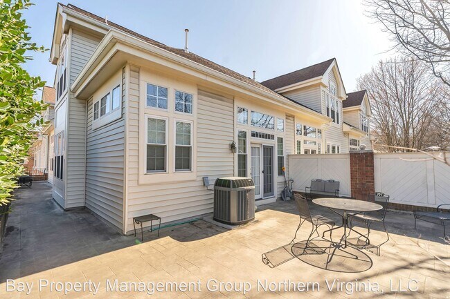 Building Photo - 2 br, 2.5 bath House - 7037 HAYCOCK RD #E