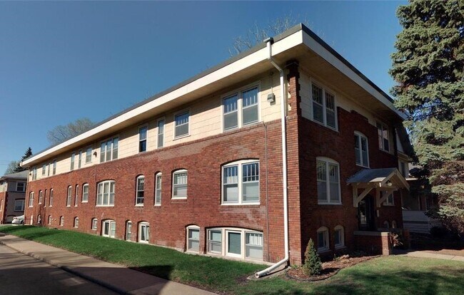 Building Photo - Ashland & Laurel Apartments