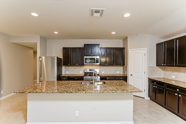 Building Photo - 8806 Double Oak