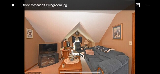 Foto del edificio - 468 Massasoit Rd