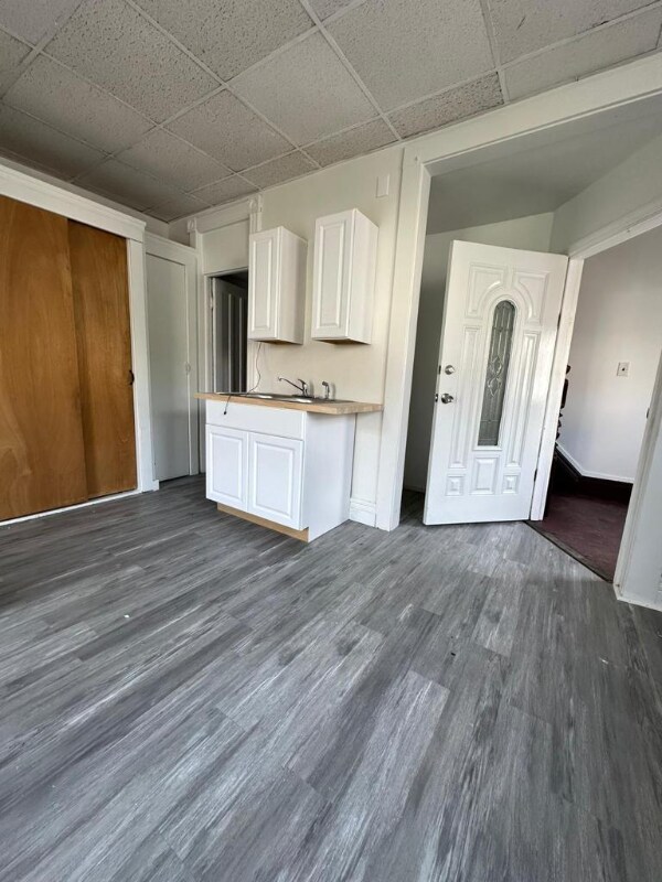 250 Division St Unit 1Front, Amsterdam, NY 12010 Room for Rent in