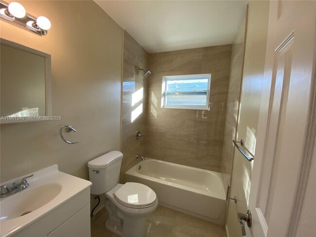 Building Photo - 1158 SW 11th Ave