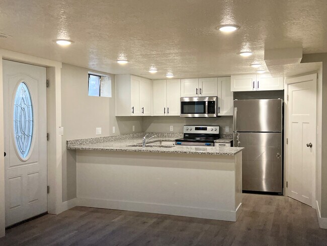 Building Photo - 702 N 100 W