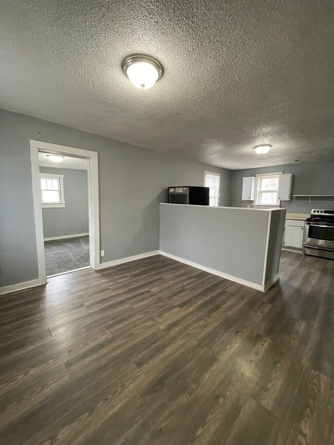 Building Photo - 215 E Copley Ave