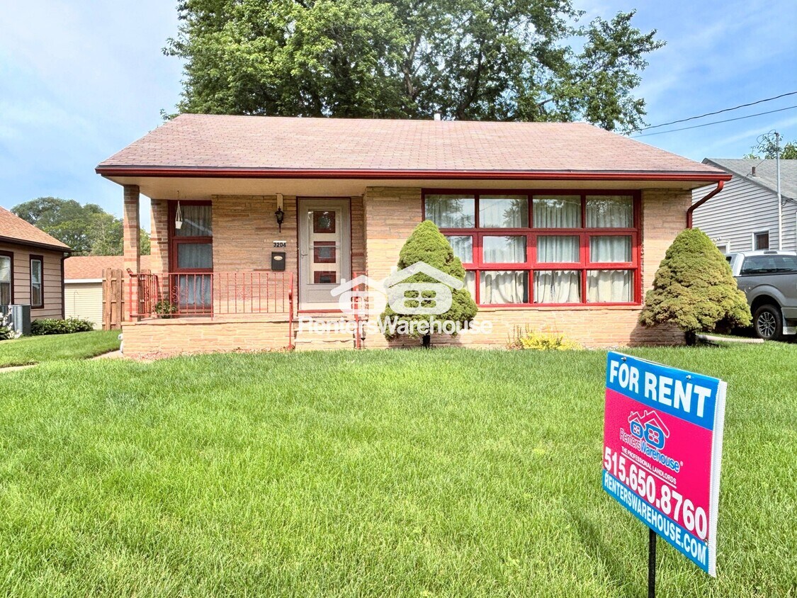 Foto principal - 3204 E 9th St