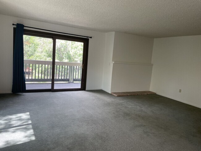 Foto del edificio - 2 Bedroom View Condo of Truckee River!