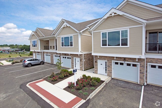 Building Photo - Woodmont Valley at Lower Macungie