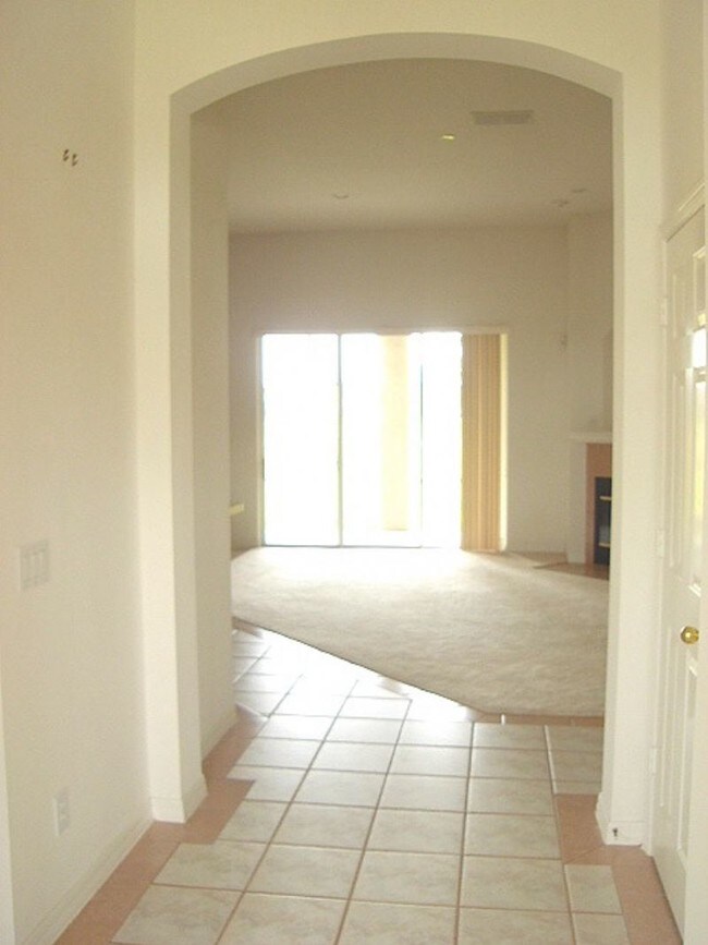 Building Photo - 1613 Sweetwater West Cir