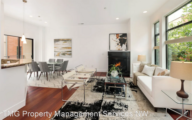 Building Photo - 2 br, 2.5 bath House - 1720 NW Riverscape ...
