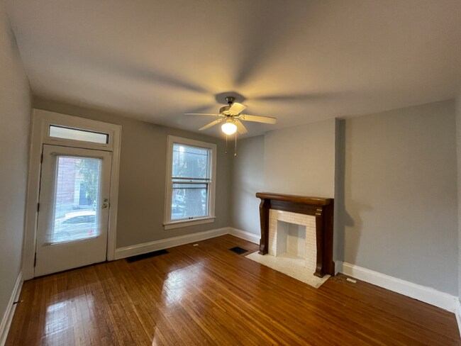 Foto del edificio - 80 W Greenwood Ave