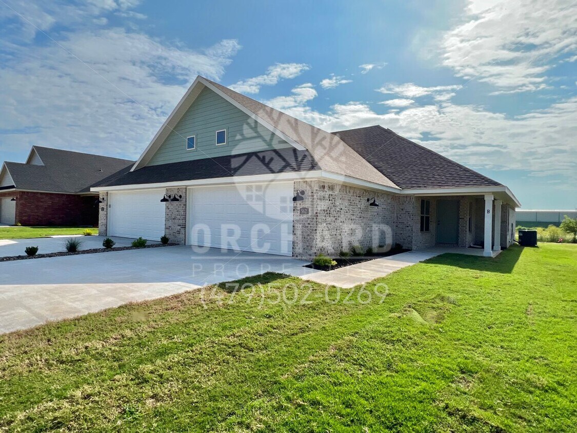 Primary Photo - 562 Bradford Drive