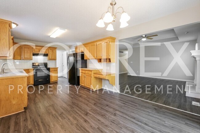 Building Photo - Beautiful 3 Bedroom Raised Ranch in Raymore!
