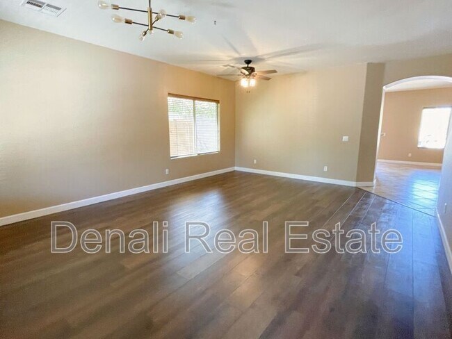 Building Photo - 22256 E Via Del Rancho Rd