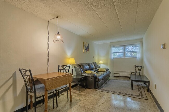 Foto del edificio - 2441 Holmes St